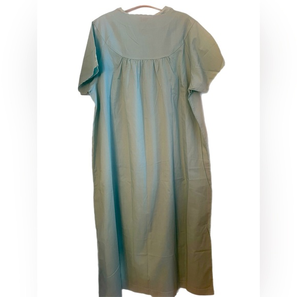 VTG Still NEW 2 pc. Maxi 1970s Embroidered Night gown set . - Picture 4 of 10